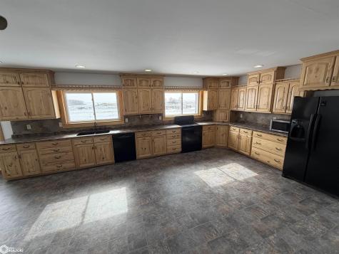 1443 Ivanhoe Avenue New Hampton IA 50659