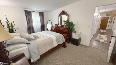 1453 3rd Street SE Mason City IA 50401