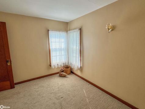 114 7th Street SE Hampton IA 50441