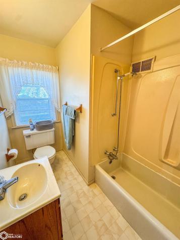 114 7th Street SE Hampton IA 50441