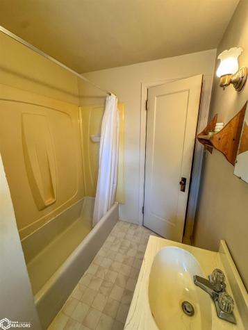 114 7th Street SE Hampton IA 50441