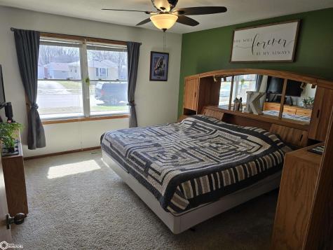 934 11th Street NE Mason City IA 50401