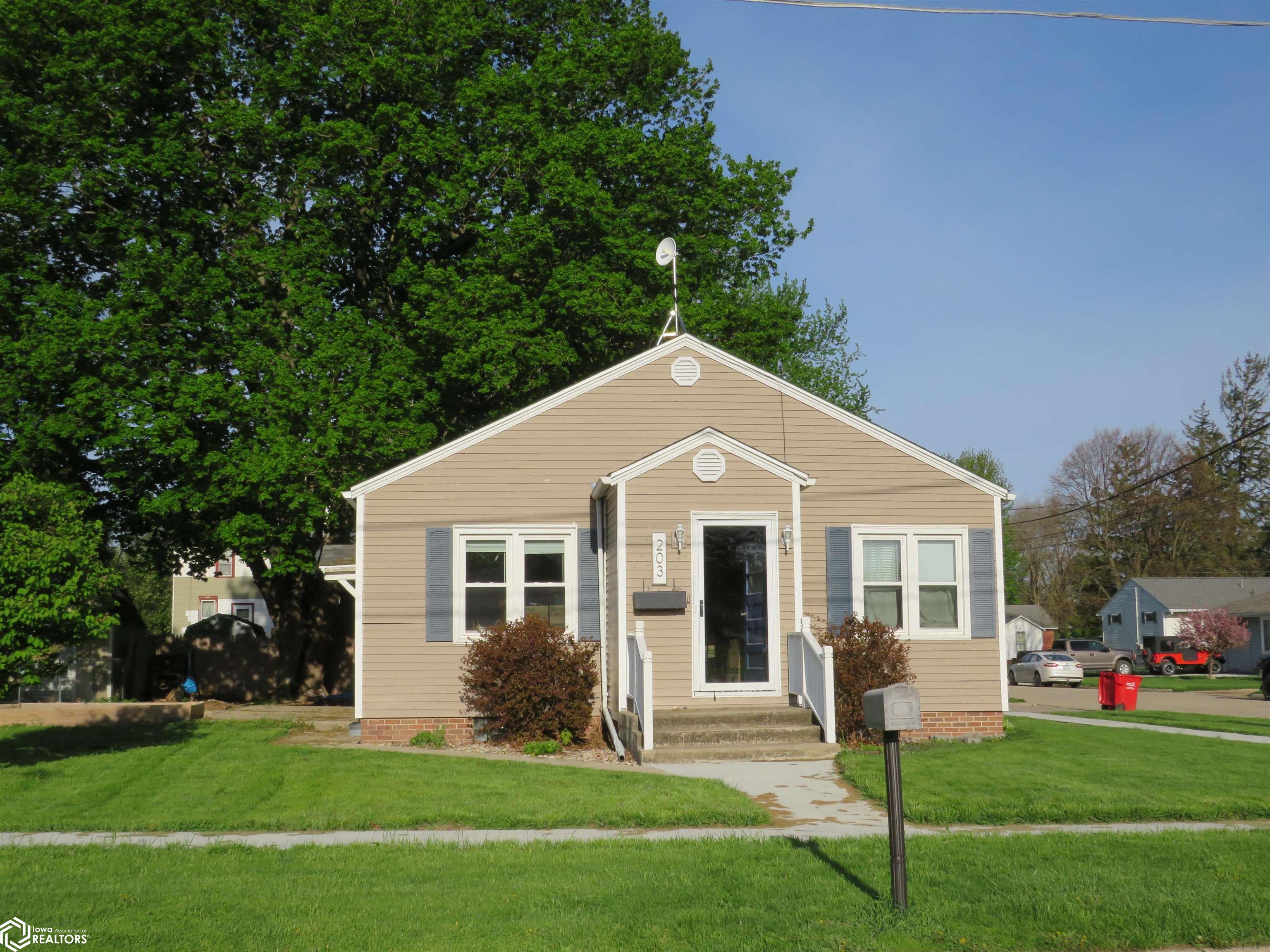 203 6th Street SW SW Hampton IA 50441