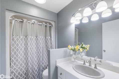 1000 Briarstone Drive Mason City IA 50401