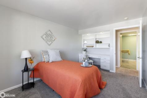 1000 Briarstone Drive Mason City IA 50401