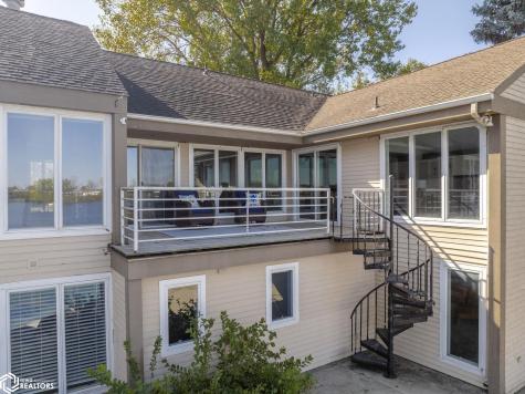 1000 Briarstone Drive Mason City IA 50401