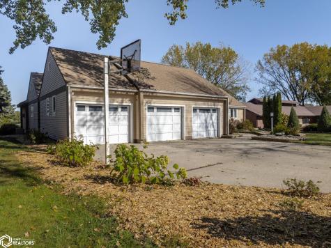 1000 Briarstone Drive Mason City IA 50401