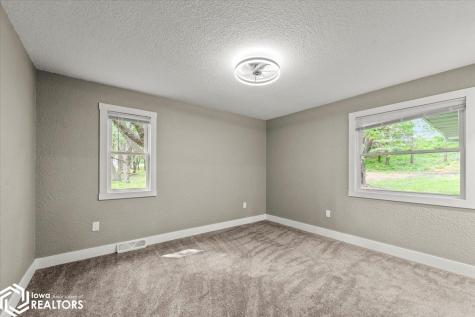 11698 S33 Highway Iowa Falls IA 50126