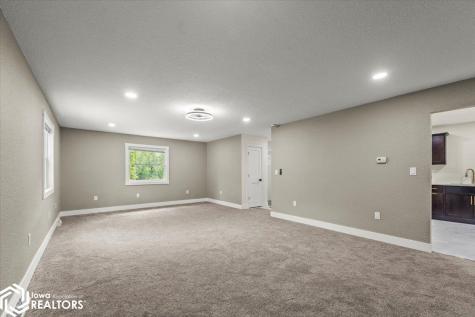11698 S33 Highway Iowa Falls IA 50126
