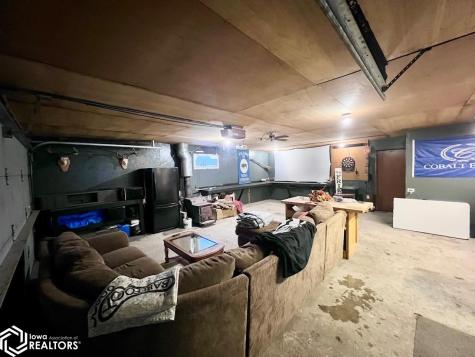603 1st Avenue NE Clarion IA 50525