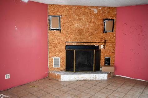 1614 Commercial Iowa Falls IA 50126