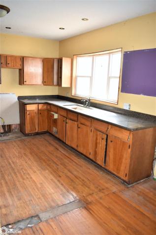 1614 Commercial Iowa Falls IA 50126