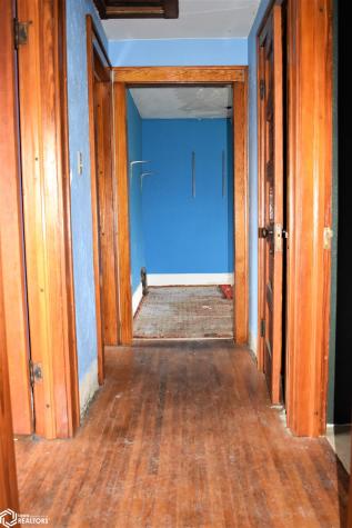 1614 Commercial Iowa Falls IA 50126