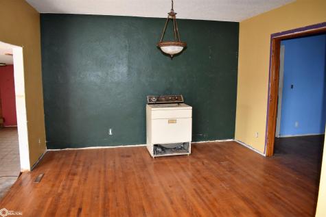 1614 Commercial Iowa Falls IA 50126