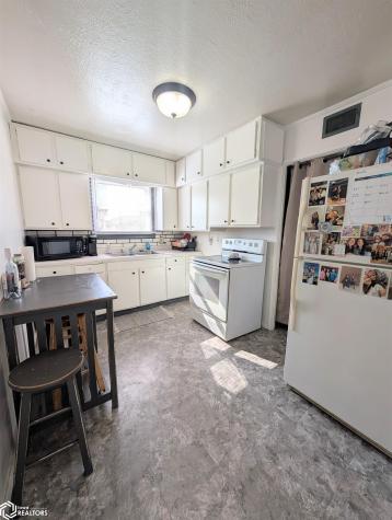 611 7th Street SW Hampton IA 50441