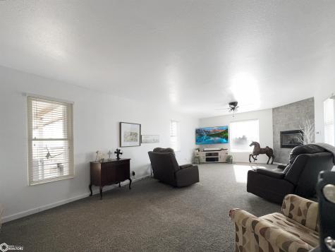 1424 Lemon Avenue Hampton IA 50441