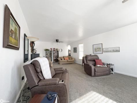 1424 Lemon Avenue Hampton IA 50441