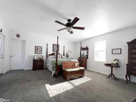 1424 Lemon Avenue Hampton IA 50441