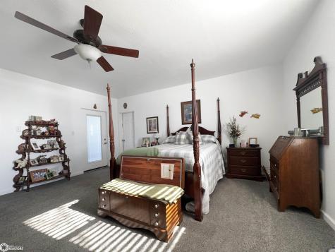 1424 Lemon Avenue Hampton IA 50441
