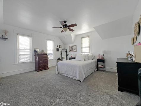 1424 Lemon Avenue Hampton IA 50441