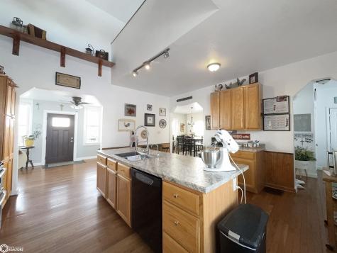 1424 Lemon Avenue Hampton IA 50441