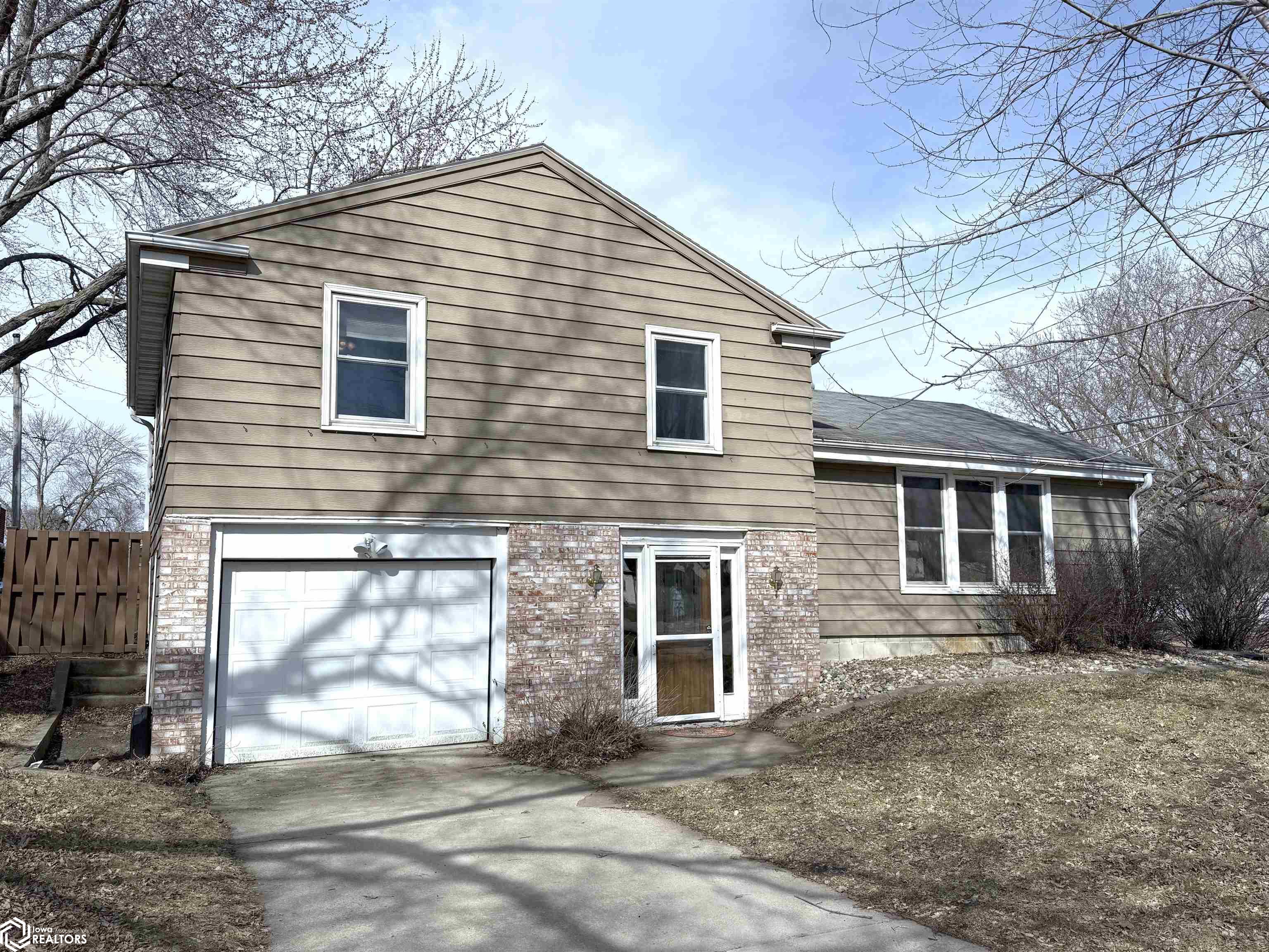 1304 2nd Street NW Mason City IA 50401