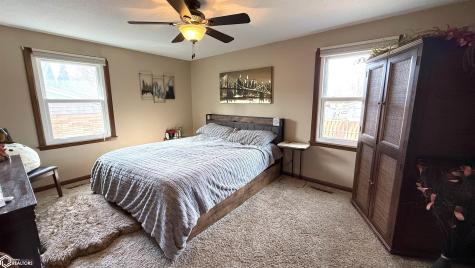 1304 2nd Street NW Mason City IA 50401