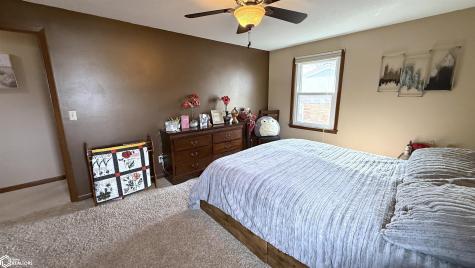 1304 2nd Street NW Mason City IA 50401