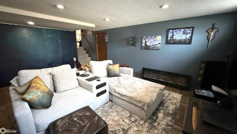1304 2nd Street NW Mason City IA 50401