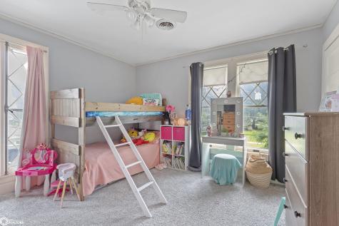 128 10th Street NW Mason City IA 50401