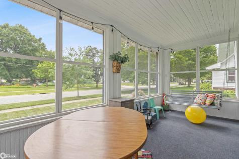 128 10th Street NW Mason City IA 50401