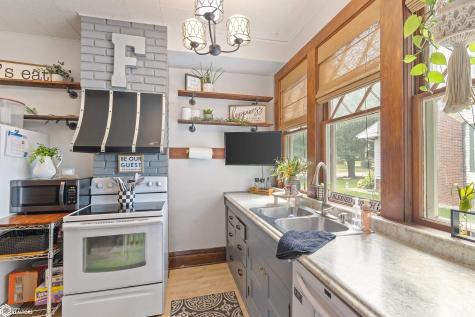 128 10th Street NW Mason City IA 50401