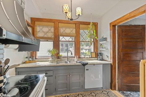 128 10th Street NW Mason City IA 50401