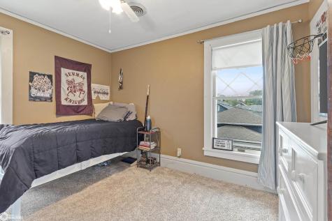 128 10th Street NW Mason City IA 50401