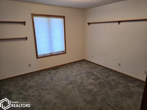 1973 S Carolina Avenue Mason City IA 50401-5309
