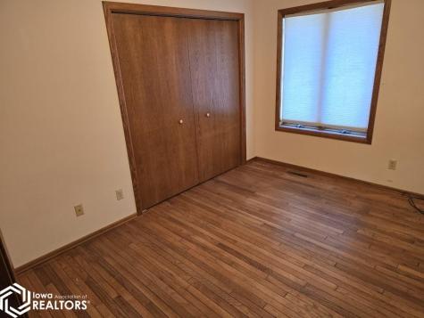 1973 S Carolina Avenue Mason City IA 50401-5309