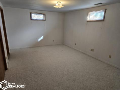 1973 S Carolina Avenue Mason City IA 50401-5309