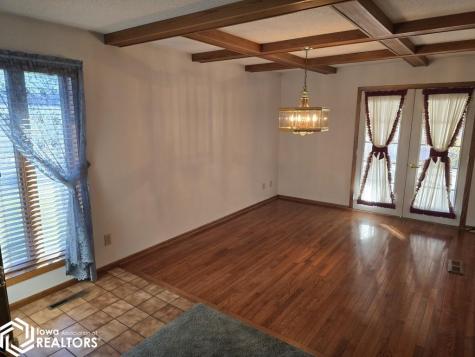 1973 S Carolina Avenue Mason City IA 50401-5309