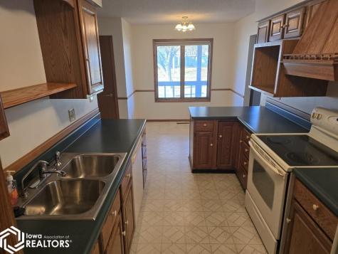 1973 S Carolina Avenue Mason City IA 50401-5309