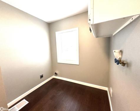 421 Cedar Iowa Falls IA 50126