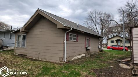 428 29th Street SW Mason City IA 50401