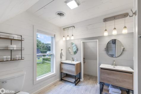 400 N 5th Street Clear Lake IA 50428