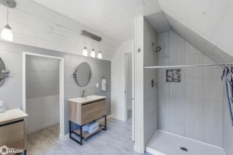 400 N 5th Street Clear Lake IA 50428