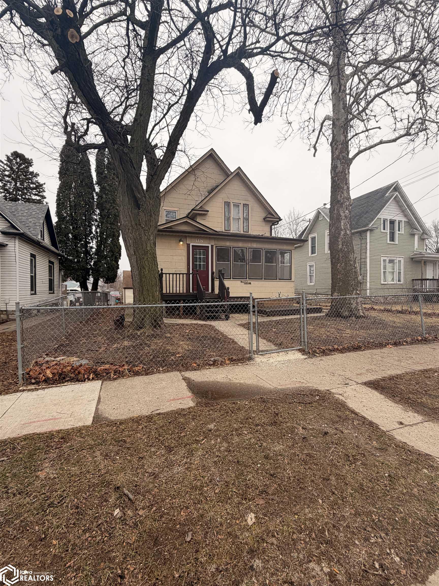 117 S Monroe Avenue Mason City IA 50401