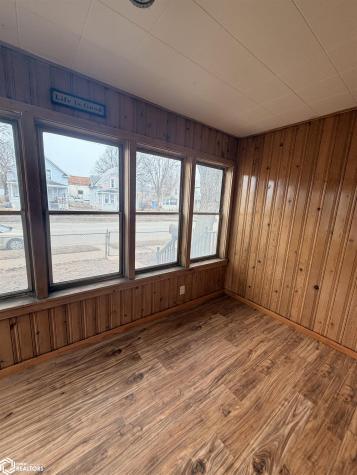 117 S Monroe Avenue Mason City IA 50401
