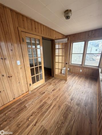 117 S Monroe Avenue Mason City IA 50401