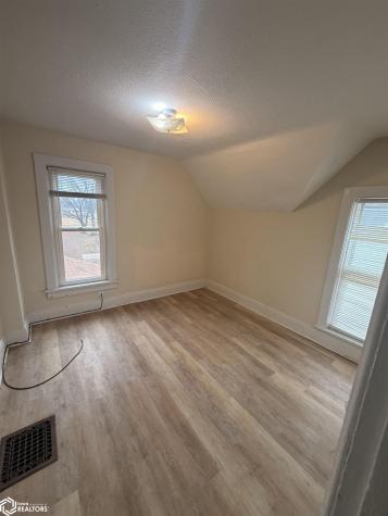 117 S Monroe Avenue Mason City IA 50401