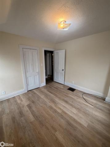 117 S Monroe Avenue Mason City IA 50401