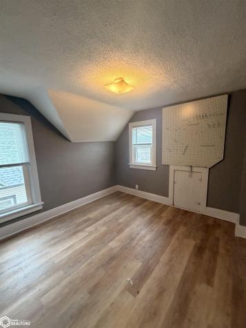 117 S Monroe Avenue Mason City IA 50401