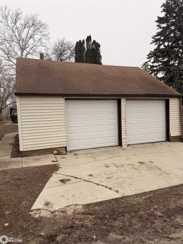 117 S Monroe Avenue Mason City IA 50401
